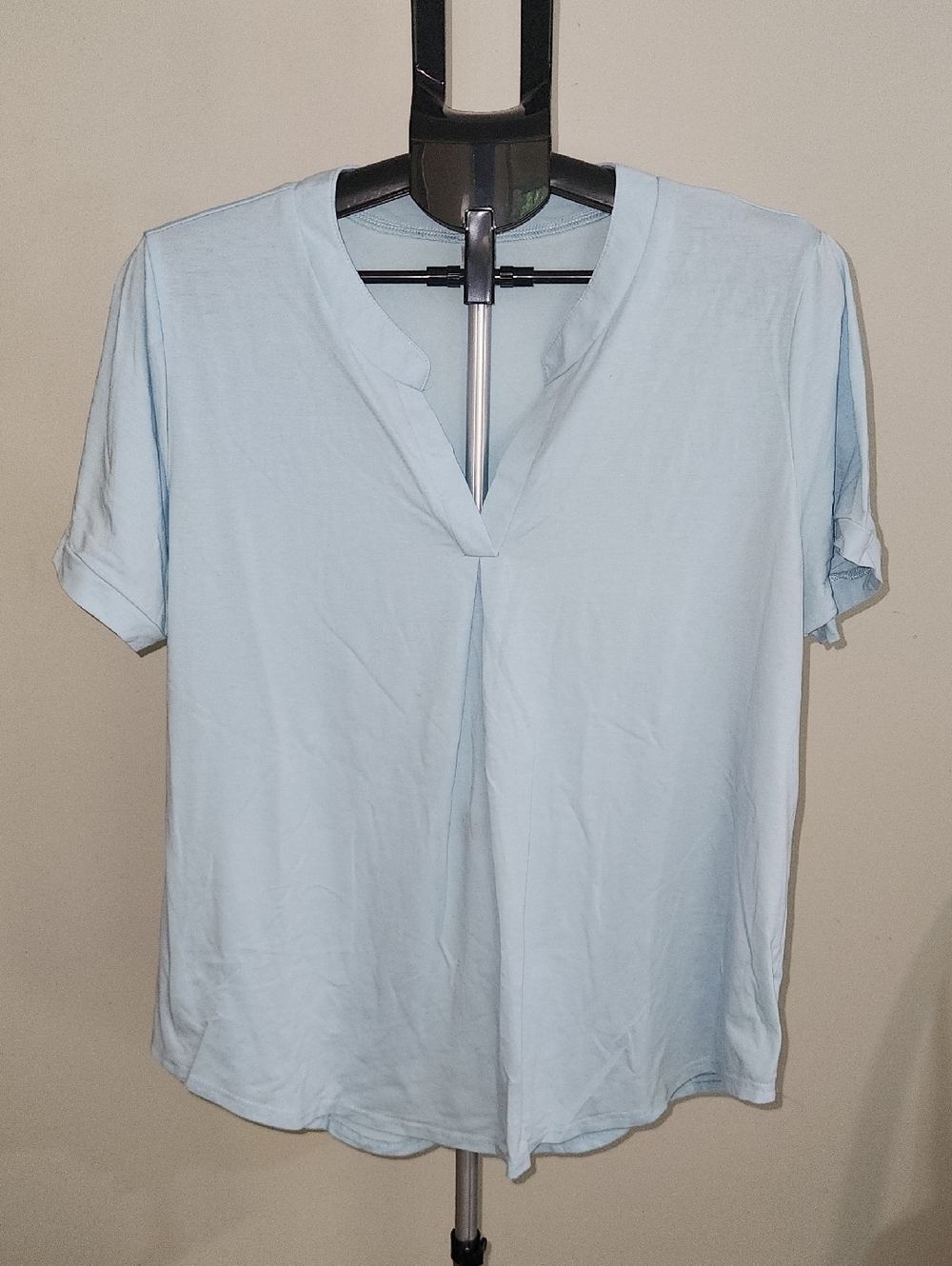 Light Blue V-Neck Short Sleeve Women's Top. XL.